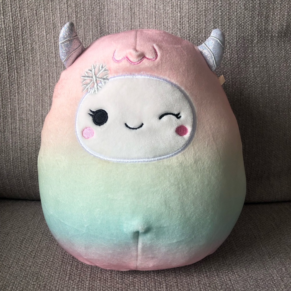 Squishmallow Yara the Yeti. 8”